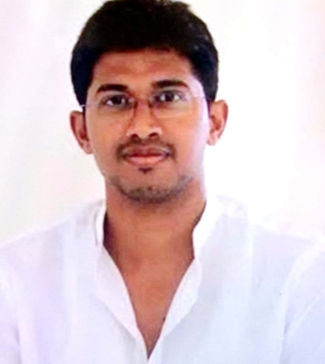 ಹೂವಿನಹಡಗಲಿ ಲಾಡ್ಜ್‌ನಲ್ಲಿ ಹುಬ್ಬಳ್ಳಿಯ ಗುತ್ತಿಗೆದಾರ ಆನಂದ ಹೆಗಡೆ ಆತ್ಮಹತ್ಯೆ