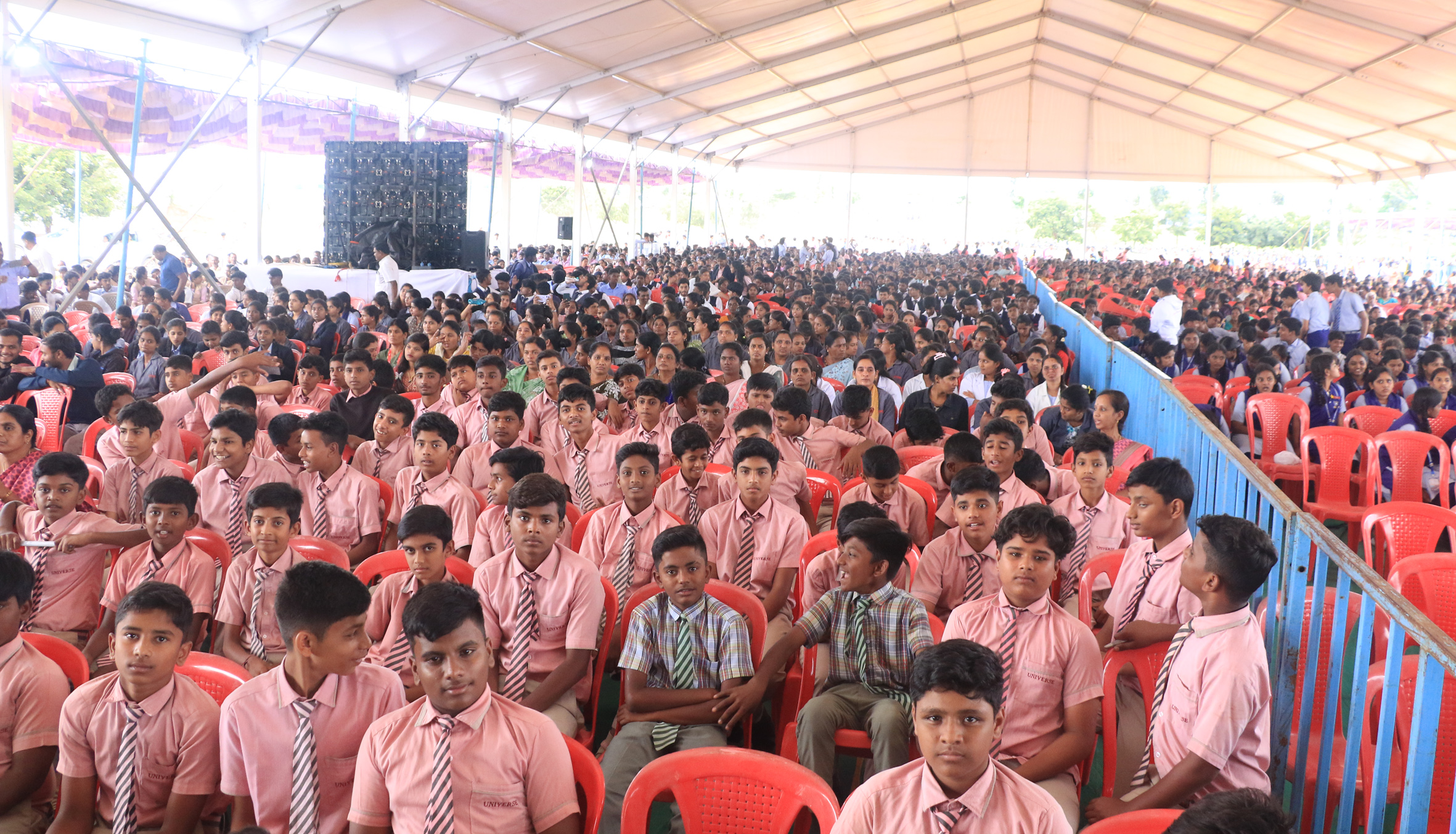 ಕಾರ್ಯಕ್ರಮದಲ್ಲಿ ಭಾಗವಹಿಸಿದ್ದ ವಿದ್ಯಾರ್ಥಿಗಳು ಹಾಗೂ ಸಾರ್ವಜನಿಕರು