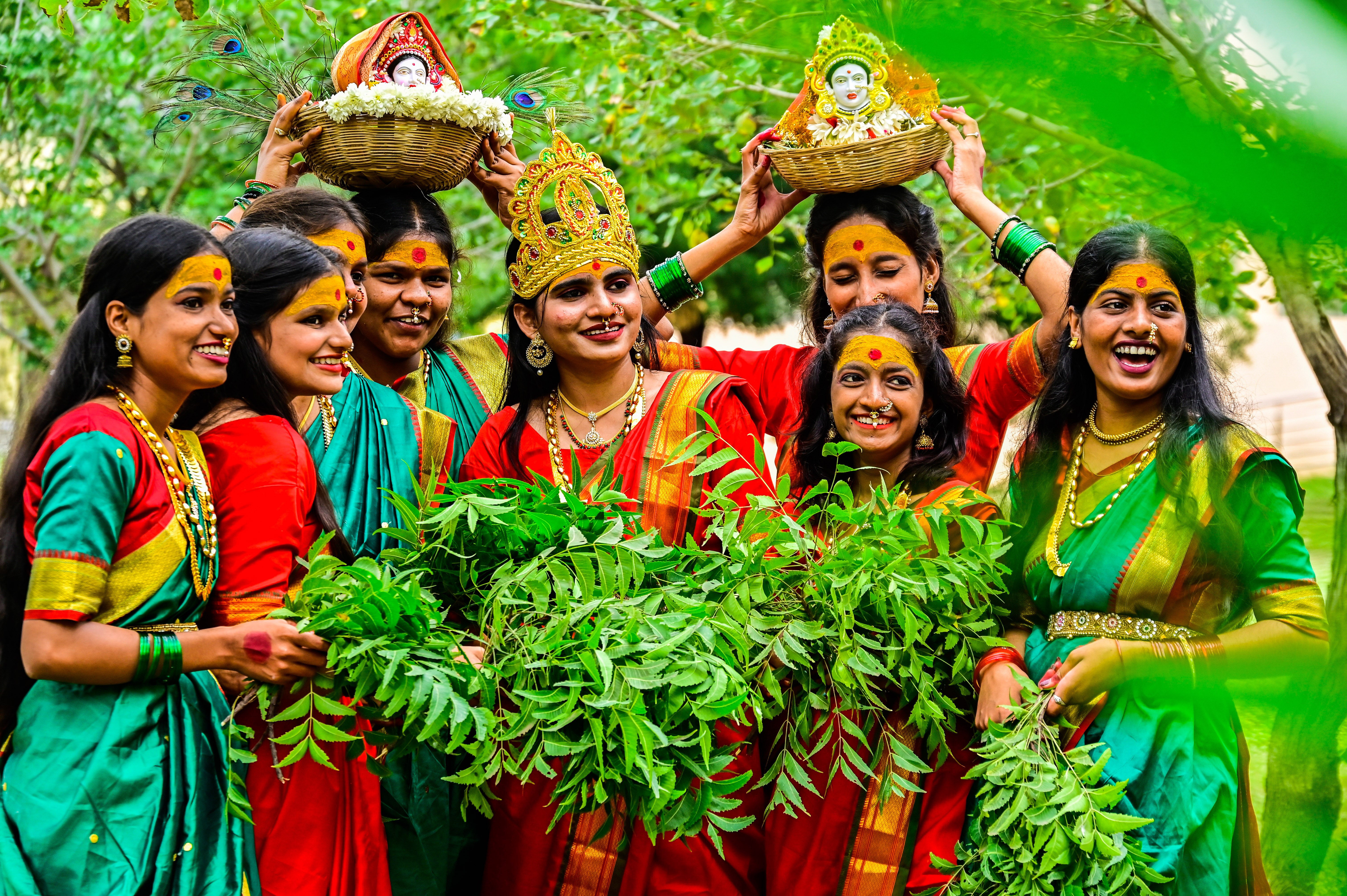 ಯುವಸಬಲೀಕರಣ ಮತ್ತು ಕ್ರೀಡಾ ಇಲಾಖೆ ಕಲಬುರಗಿ ಸರ್ಕಾರಿ ಮಹಾವಿದ್ಯಾಲಯದಲ್ಲಿ (ಸ್ವಾಯತ್ತ) ಮಂಗಳವಾರ ಏರ್ಪಡಿಸಿದ್ದ ಜಿಲ್ಲಾಮಟ್ಟದ ಯುವಜನೋತ್ಸವದಲ್ಲಿ ಗಮನ ಸೆಳೆದ ವಿದ್ಯಾರ್ಥಿನಿಯರು