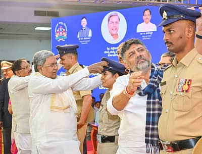 ಶೀಘ್ರದಲ್ಲೇ ರಾಜ್ಯದ ಸಂಬಂಧಿಸಿದ ಎಲ್ಲ ಸಿಬ್ಬಂದಿಗೆ ಈ ಪೀಕ್ ಕ್ಯಾಪ್‌ಗಳು ಲಭ್ಯವಾಗಲಿವೆ ಎಂದು ಡಿಕೆಶಿ  ಅವರು ಇದೇ ವೇಳೆ ತಿಳಿಸಿದ್ದಾರೆ.