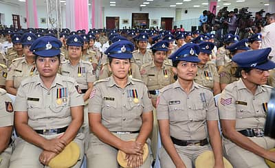 ಕಳೆದ 4 ದಶಕಗಳಿಂದ ಪೀಕ್‌ ಕ್ಯಾಪ್‌ ನೀಡುವಂತೆ ಪೊಲೀಸರು ಬೇಡಿಕೆಯಿಟ್ಟಿದ್ದರು. ಕೊನೆಗೆ ನಮ್ಮ ಸರ್ಕಾರ ಹೊಸ ಮಾದರಿಯ ಕಡು ನೀಲಿ ಬಣ್ಣದ ಪೀಕ್‌ ಕ್ಯಾಪ್‌ ವಿತರಿಸಲು ಒಪ್ಪಿಗೆ ನೀಡಿತ್ತು.