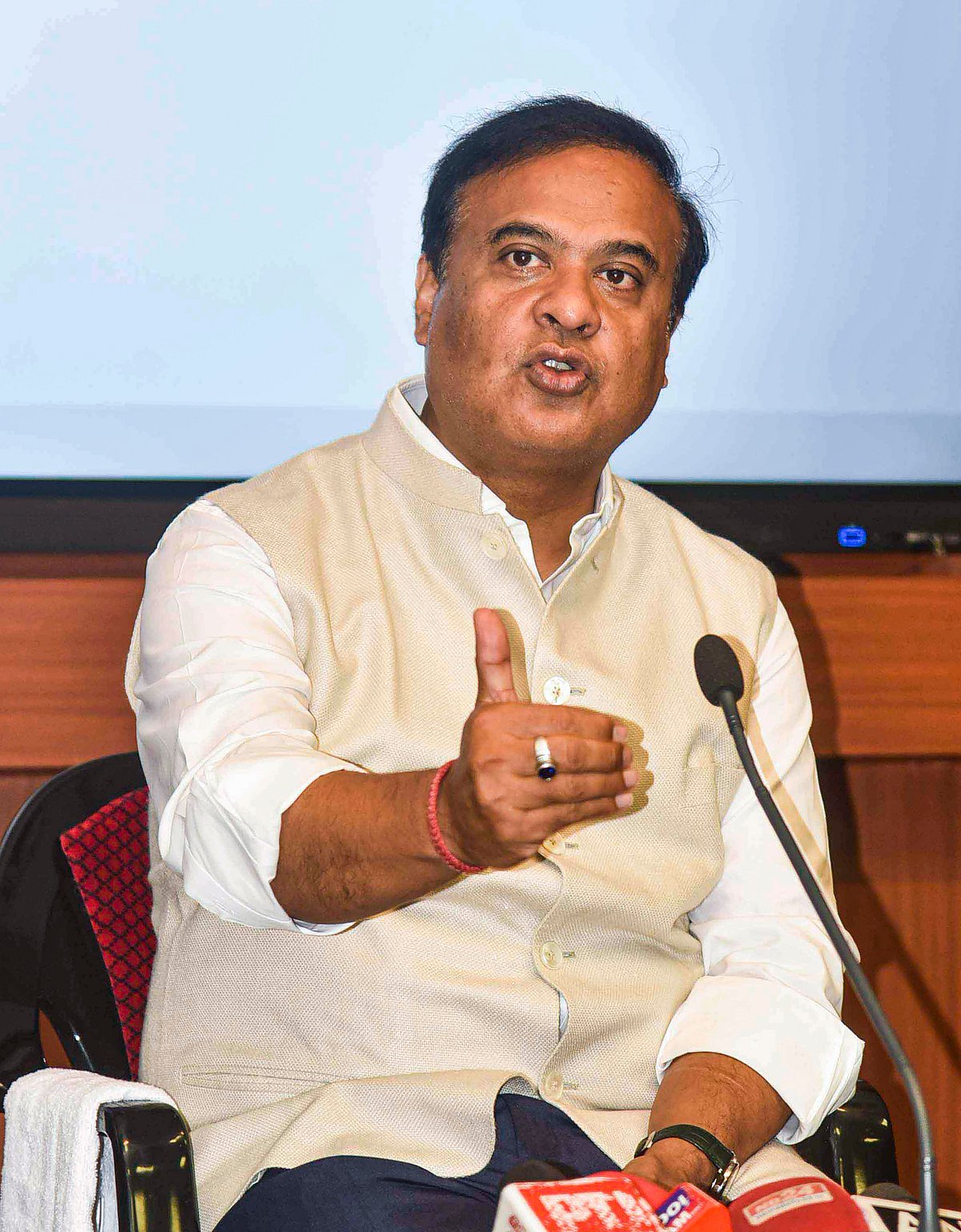 ಸೆಮಿಕಂಡಕ್ಟರ್‌ ಘಟಕ ಸ್ಥಾಪನೆ | ಪ್ರಿಯಾಂಕ್‌ ಖರ್ಗೆ-ಹಿಮಂತ ಜಟಾಪಟಿ ತೀವ್ರ