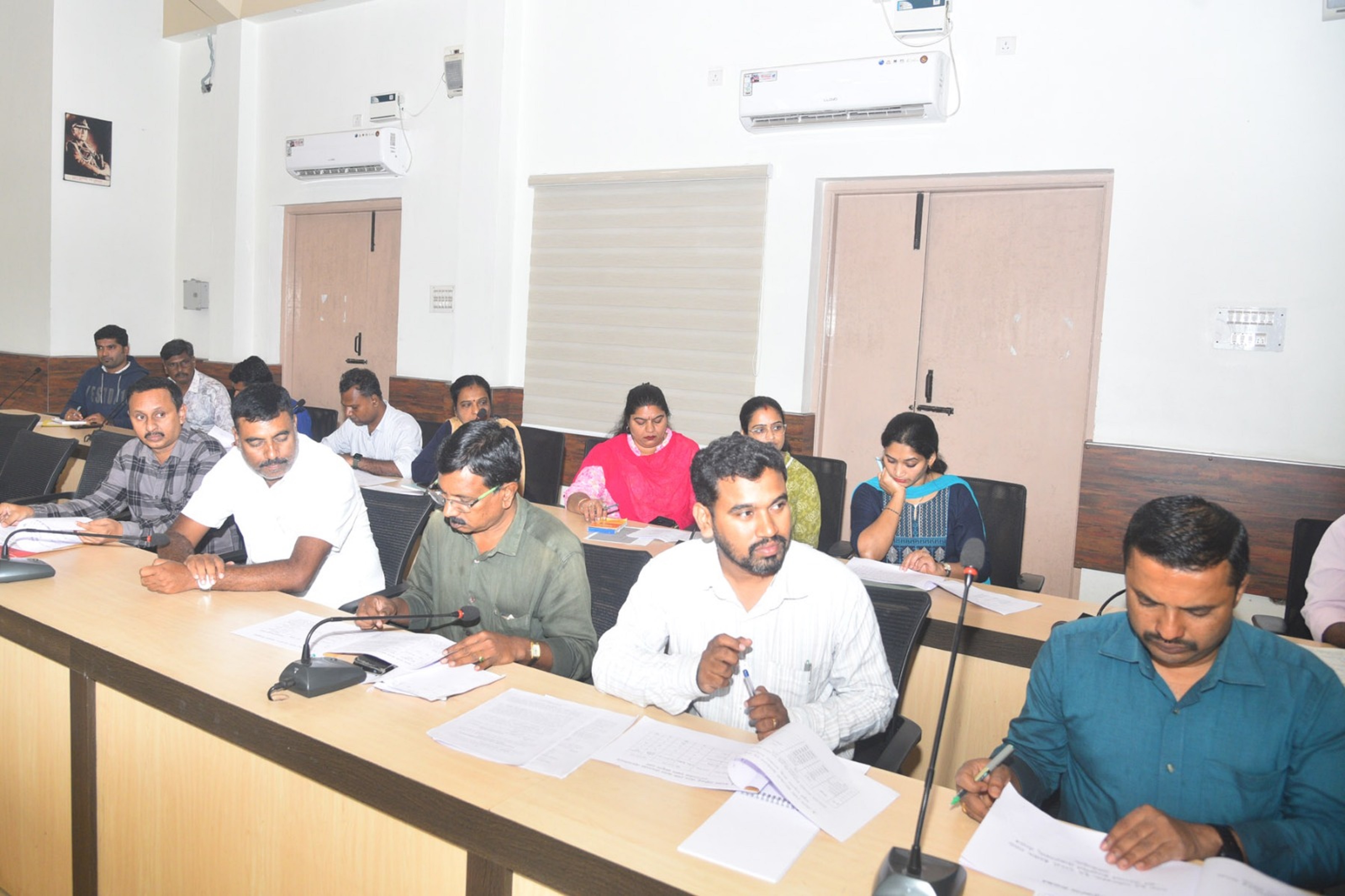 ಸಭೆಯಲ್ಲಿ ಭಾಗವಹಿಸಿದ್ದ ಅಧಿಕಾರಿಗಳು
