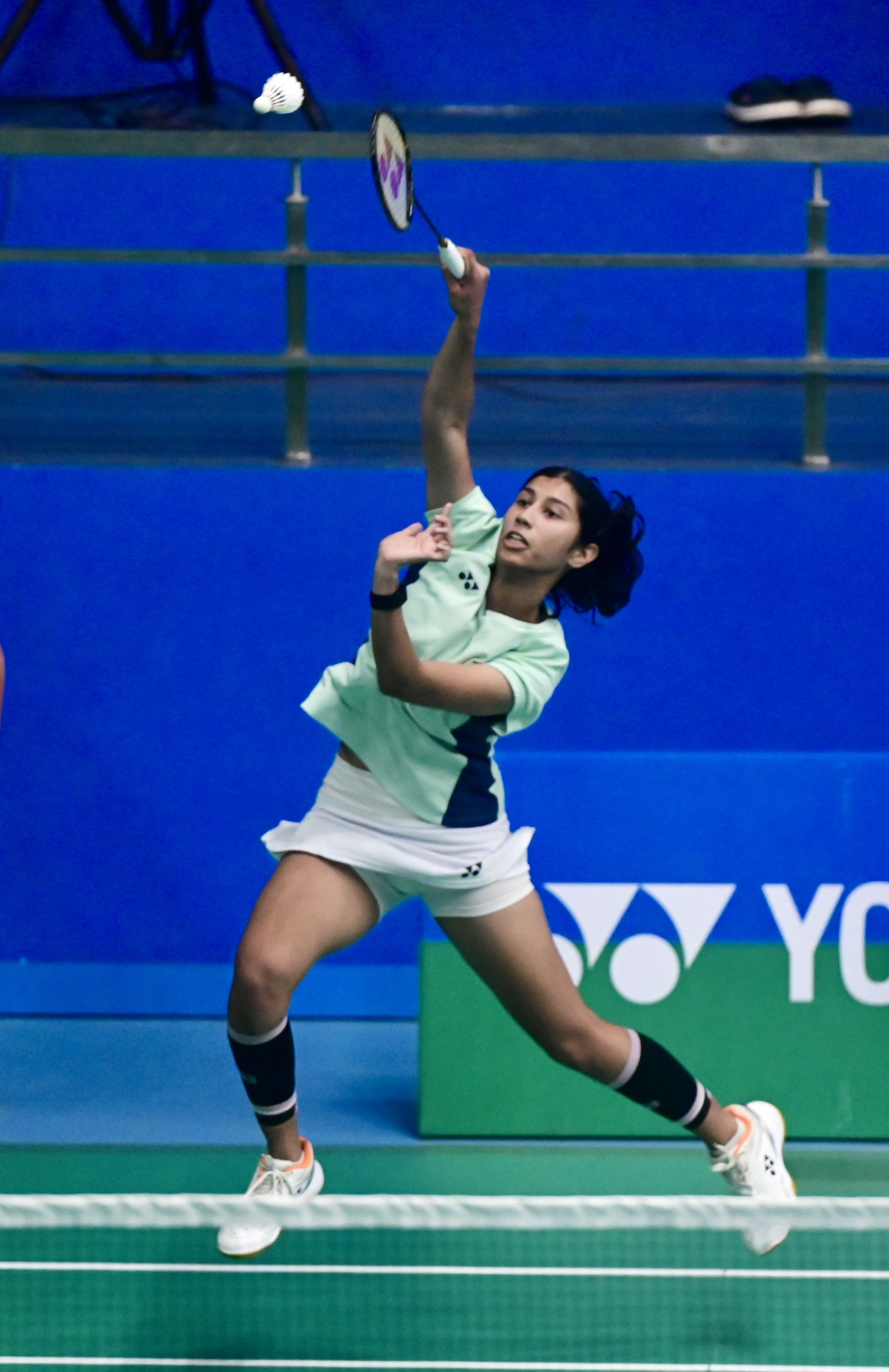 ಮಂಗಳೂರಿನ ಉರ್ವದ ಒಳಾಂಗಣ ಕ್ರೀಡಾಂಗಣದಲ್ಲಿ ಬುಧವಾರ ನಡೆದ ‘ಚೀಫ್‌ ಮಿನಿಸ್ಟರ್ಸ್‌  ಮಂಗಳೂರು ಇಂಡಿಯಾ ಇಂಟರ್‌ನ್ಯಾಷನಲ್‌ ಚಾಲೆಂಜ್‌ 2025‘ ಅಂತರರಾಷ್ಟ್ರೀಯ ಬ್ಯಾಡ್ಮಿಂಟನ್ ಟೂರ್ನಿಯ ಮಹಿಳೆಯರ ಸಿಂಗಲ್ಸ್‌ನಲ್ಲಿ ಅಮೆರಿಕದ ಇಷಿಕಾ ಜೈಸ್ವಾಲ್ ಅವರು  ಭಾರತದ ಜೈನಾಬ್‌ ಸಯೀದ್ ಅವರನ್ನು ಸೋಲಿಸಿ ಪ್ರಿಕ್ವಾರ್ಟರ್‌ ಫೈನಲ್‌ ತಲುಪಿದರು ಪ್ರಜಾವಾಣಿ ಚಿತ್ರ/ ಫಕ್ರುದ್ದೀನ್ ಎಚ್‌. 