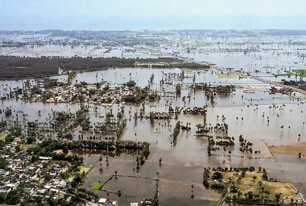 ಮೊಂಥಾ ಚಂಡಮಾರುತ: ಆಂಧ್ರ, ತೆಲಂಗಾಣಕ್ಕೆ ತೀವ್ರ ಪರಿಣಾಮ; ಒಡಿಶಾದಲ್ಲಿ ಭೂಕುಸಿತ