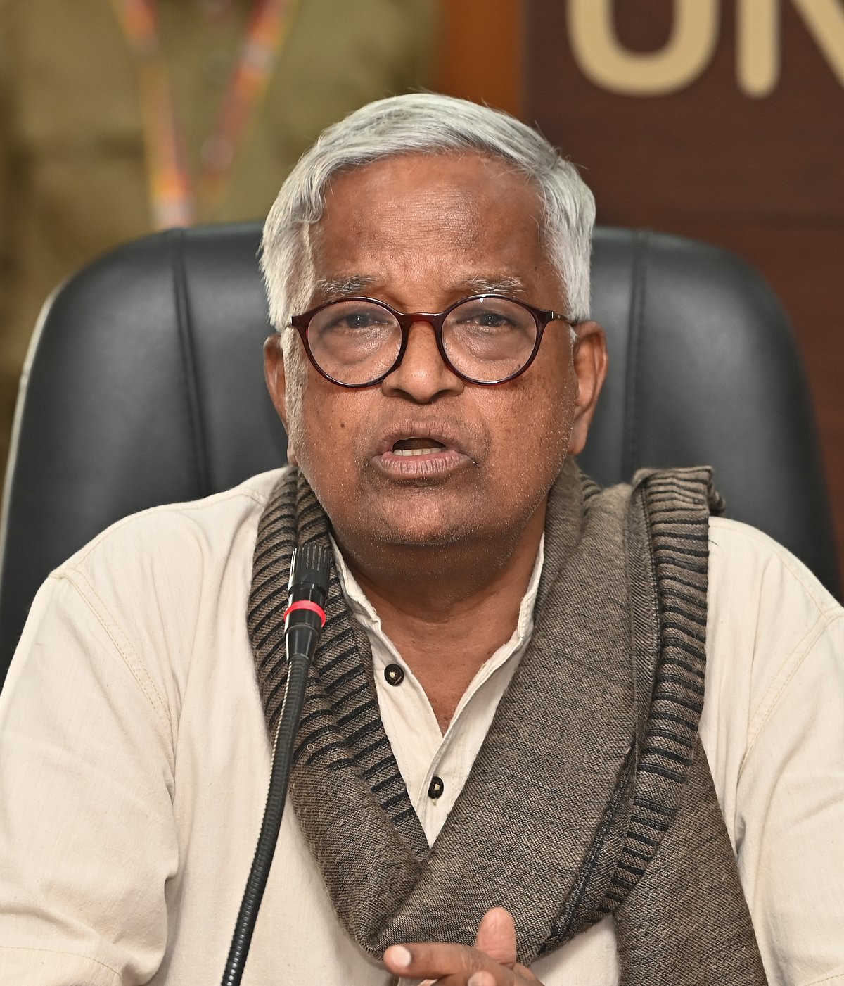 ಸ್ಥಳೀಯ ಭಾಷಿಗರಿಗೆ ಆದ್ಯತೆ ನೀಡಿ: ಬಿಳಿಮಲೆ