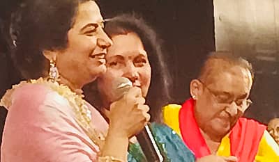 ‘ಬಂಧನ’ ಸಿನಿಮಾದ ಮೂಲಕ ಮನ ಗೆದ್ದ ನಟಿ ಸುಹಾಸಿನಿ ಕೂಡ ಈ ಕಾರ್ಯಕ್ರಮದಲ್ಲಿ ಭಾಗಿಯಾಗಿ, ನನ್ನನ್ನು ರಾಜೇಂದ್ರ ಅವರು ಕನ್ನಡ ಚಿತ್ರರಂಗಕ್ಕೆ ಪರಿಚಯಿಸಿದರು ಎಂದರು. 