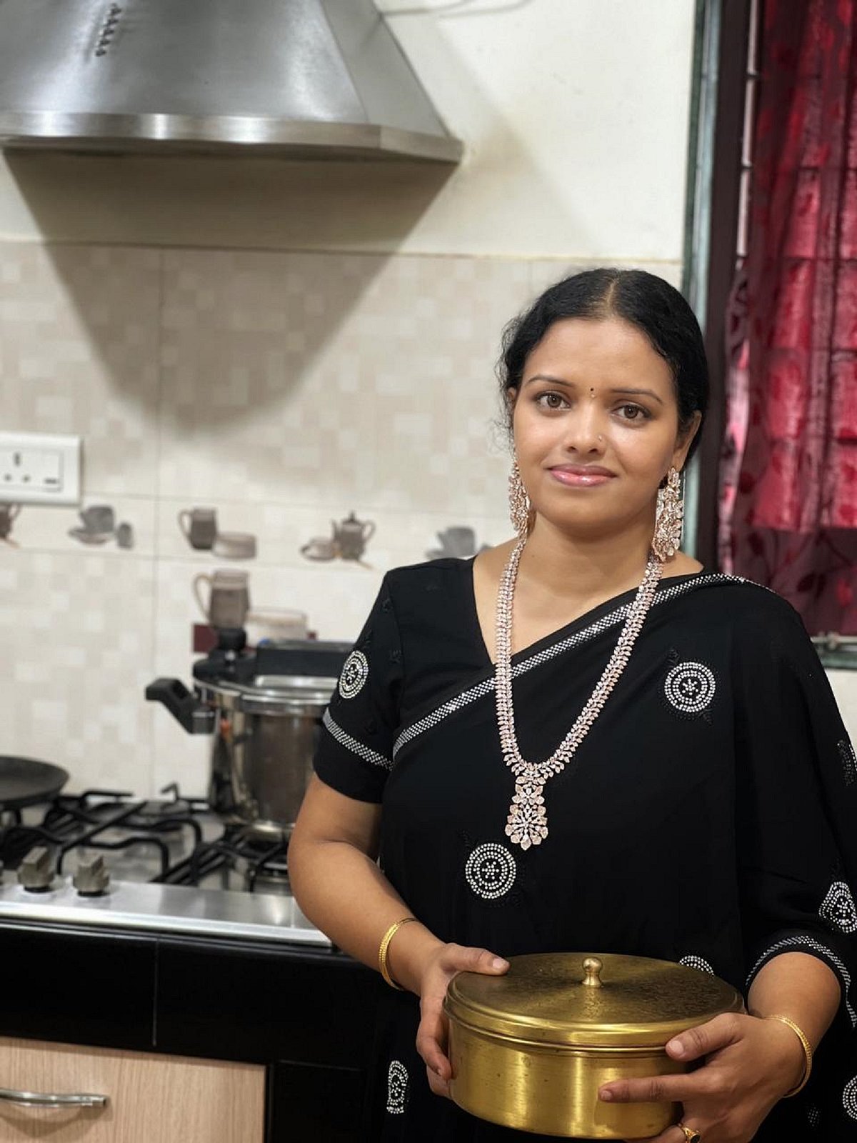 ಸ್ಪಷ್ಟ ಭಾಷೆಯೊಂದಿಗೆ ಸ್ವಚ್ಛ ಅಡುಗೆ ಮಾಡುವ ಅಂಬಿಕಾ ಶೆಟ್ಟಿ