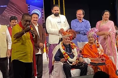 ಮುತ್ತಿನಹಾರ’ ಸೇರಿ ಅನೇಕ ಸಿನಿಮಾದ ಹಾಡುಗಳಿಗೆ ರಾಜೇಂದ್ರ ಸಿಂಗ್ ಬಾಬು ಅವಕಾಶ ಕೊಟ್ಟಿದ್ದರು ಎಂದು ನಿರ್ದೇಶಕ ಹಂಸಲೇಖ ಅವರು ತಮ್ಮ ಒಡನಾಟವನ್ನು ಹಂಚಿಕೊಂಡಿದ್ದಾರೆ.