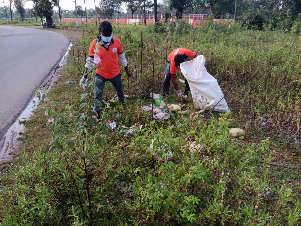 ಹೆಬ್ರಿ ತಾಲ್ಲೂಕು ಶ್ರೀ ಕ್ಷೇತ್ರ ಧರ್ಮಸ್ಥಳ ಗ್ರಾಮಾಭಿವೃದ್ಧಿ ಯೋಜನೆಯ ಚಾರ ಬೇಳಂಜೆ ಶೌರ್ಯ ವಿಪತ್ತು ಘಟಕದ ಸದಸ್ಯರು ಸುಮಾರು 15 ದಿನದಲ್ಲಿ ರಸ್ತೆಯಲ್ಲಿದ್ದ ಟನ್‌ ಗಟ್ಟಲೆ ಕಸವನ್ನು ಸಂಗ್ರಹಿಸಿದ್ದಾರೆ. 