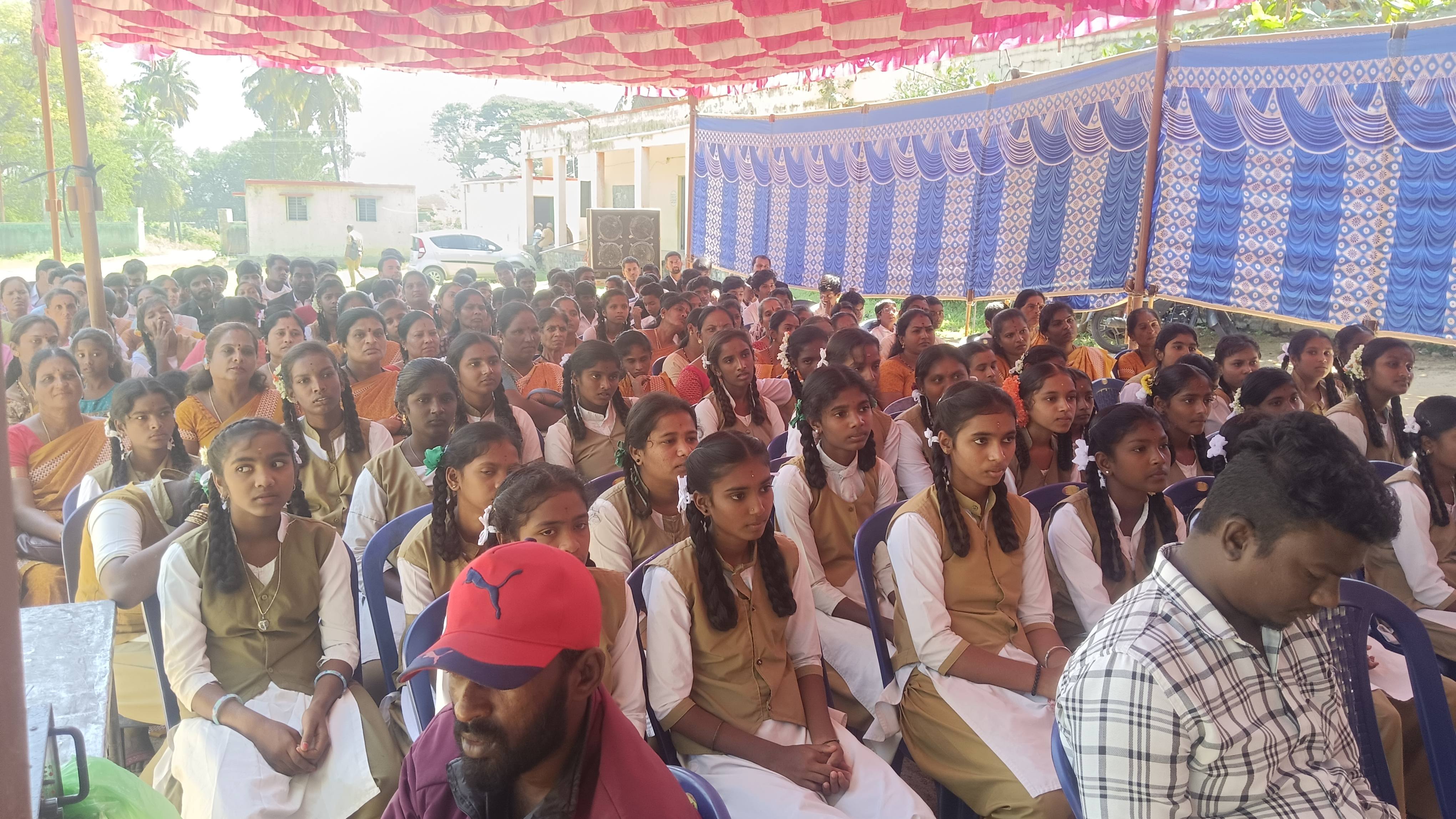 ಅಂತಾರಾಷ್ಟ್ರೀಯ ಹೆಣ್ಣು ಮಕ್ಕಳು ಕಾನೂನು ಹಾಗೂ ಪೋಕ್ಸೋ ಕಾಯ್ದೆ ಬಗ್ಗೆ ಅರಿವು ಮೂಡಿಸುವ ಕಾರ್ಯಕ್ರಮದಲ್ಲಿ ವಿದ್ಯಾರ್ಥಿಗಳು ಪಾಲ್ಗೊಂಡಿದ್ದರು.