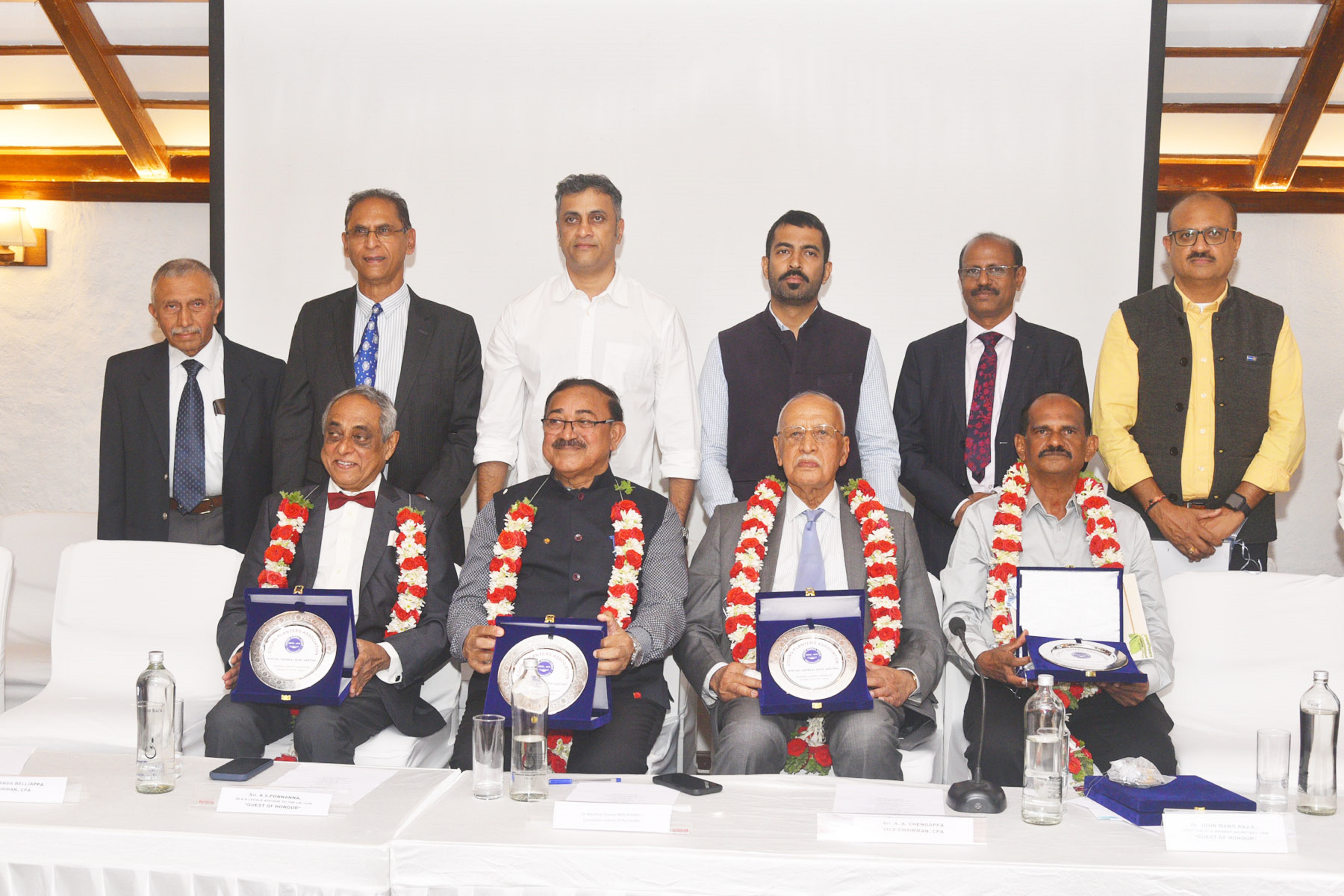 ಉದ್ಯಮಿ ಇಮ್ಯೂನ್ಯವಲ್ ಟಿ. ರಾಮಪುರಮ್ ಕರ್ನಾಟಕ ಕ್ರೀಡಾ ಪ್ರಾಧಿಕಾರದ ಉಪಾಧ್ಯಕ್ಷ ಚೆಪ್ಪುಡೀರ ಅರುಣ್ ಮಾಚಯ್ಯ ಮಾಯಮುಡಿಯ ಪ್ರಗತಿ ಪರ ಕೃಷಿಕ ಕೆ.ಎಂ.ತಿಮ್ಮಯ್ಯ ಹಾಗೂ ಶನಿವಾರಸಂತೆಯ ಪ್ರಗತಿ ಪರ ಕರಿಮೆಣಸು ಬೆಳೆಗಾರ ಕೆ.ಎಂ.ಕಾಂತರಾಜು ಅವರನ್ನು ಸನ್ಮಾನಿಸಲಾಯಿತು.