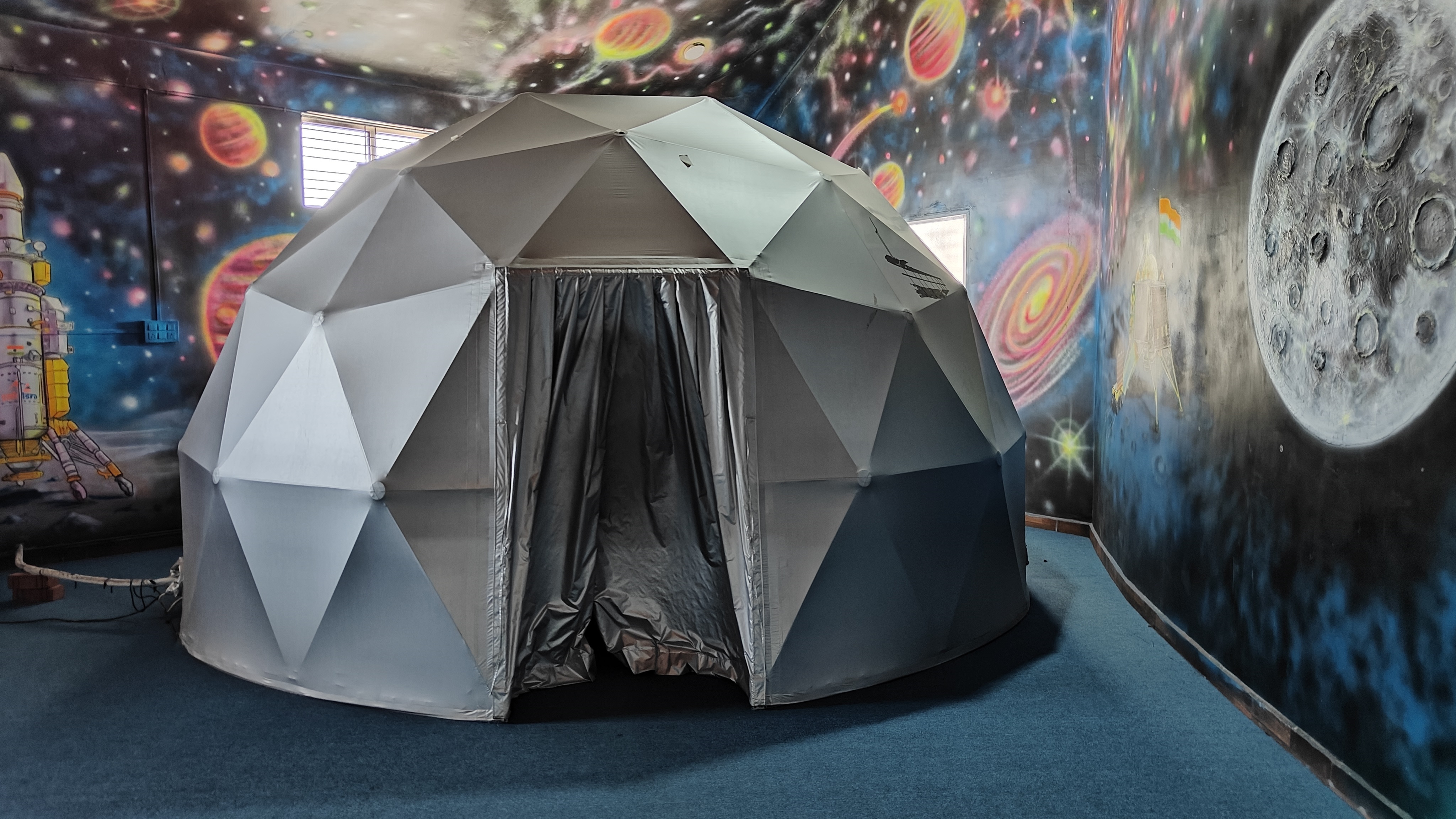 ಹಾವೇರಿ ದೇವಗಿರಿಯಲ್ಲಿರುವ ಉಪ ಪ್ರಾದೇಶಿಕ ವಿಜ್ಞಾನ ಕೇಂದ್ರದ ತಾರಾಲಯ