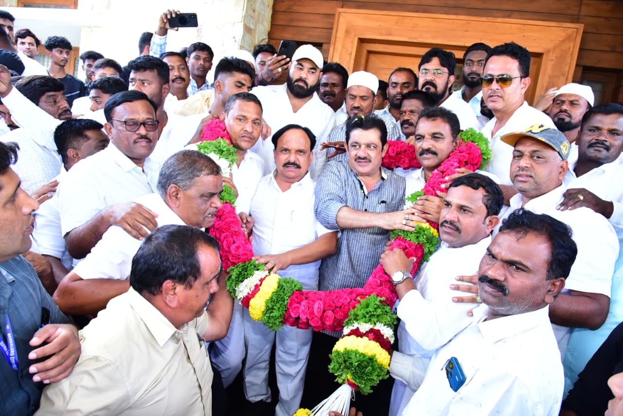 ಜಮೀರ್‌ ಅಹಮದ್‌ ಖಾನ್‌ ಡಿ.ಸುಧಾಕರ್‌ ಜೆ.ಜೆ.ಹಟ್ಟಿ ತಿಪ್ಪೇಸ್ವಾಮಿ ಮಂಜುನಾಥ್‌ ಅವರನ್ನು ಅಭಿನಂದಿಸಲಾಯಿತು