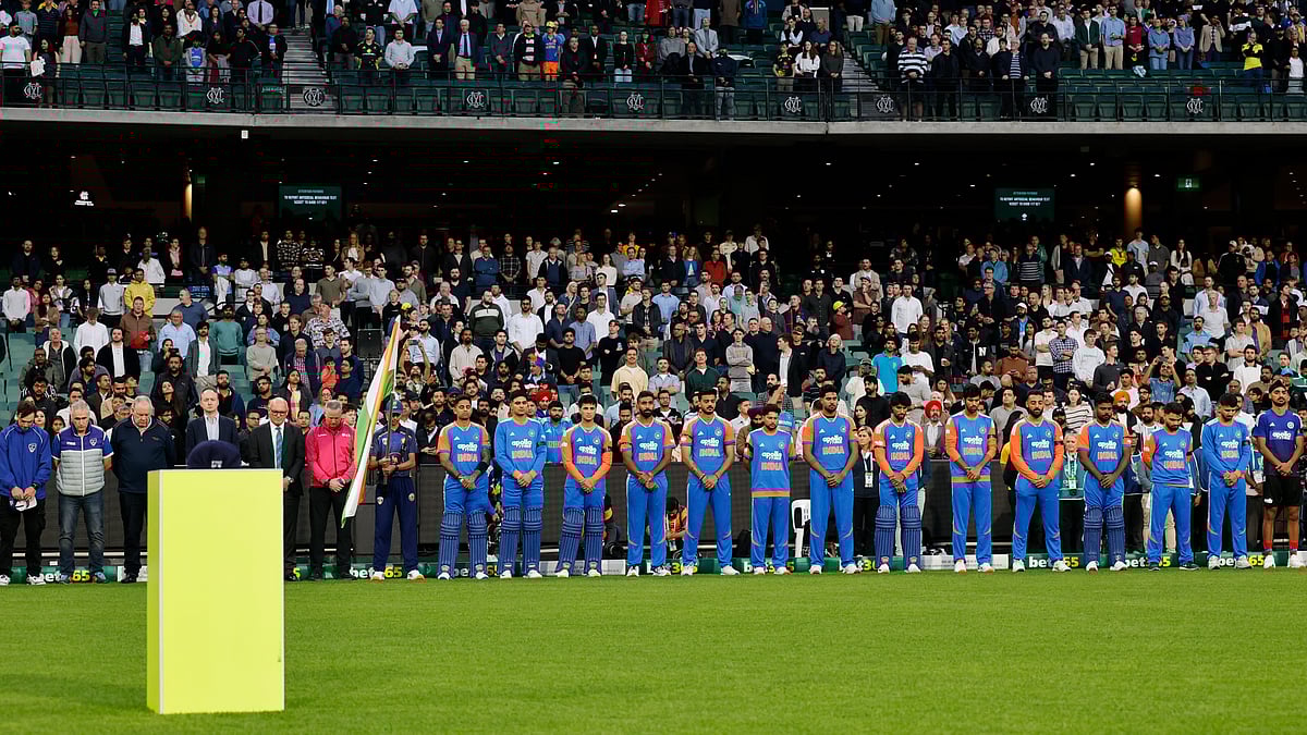 ಆಸ್ಟಿನ್ ಗೌರವಾರ್ಥ ಕಪ್ಪುಪಟ್ಟಿ ಧರಿಸಿ ಕಣಕ್ಕಿಳಿದ ಭಾರತ, ಆಸ್ಟ್ರೇಲಿಯಾ ಆಟಗಾರರು