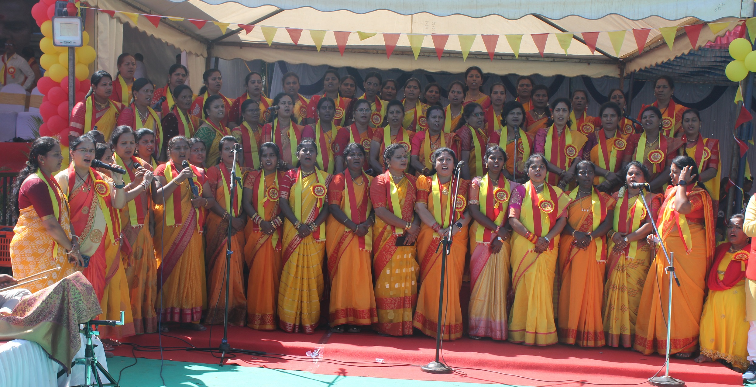 ಶತಕಂಠದಲ್ಲಿ ಕನ್ನಡ ಗೀತಾ ಗಾಯನ