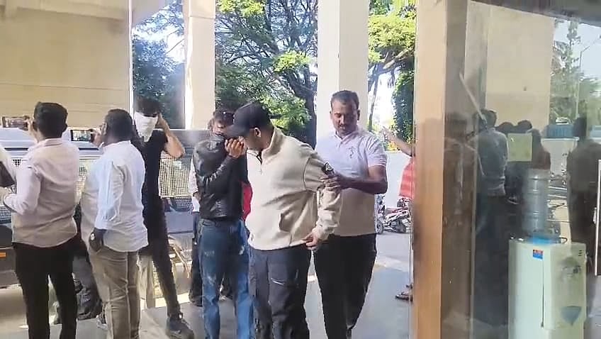 ರಾಮನಗರ | ರೇವ್ ಪಾರ್ಟಿ ಮೇಲೆ ಪೊಲೀಸ್ ದಾಳಿ: 90 ಮಂದಿ ವಿರುದ್ಧ ಪ್ರಕರಣ