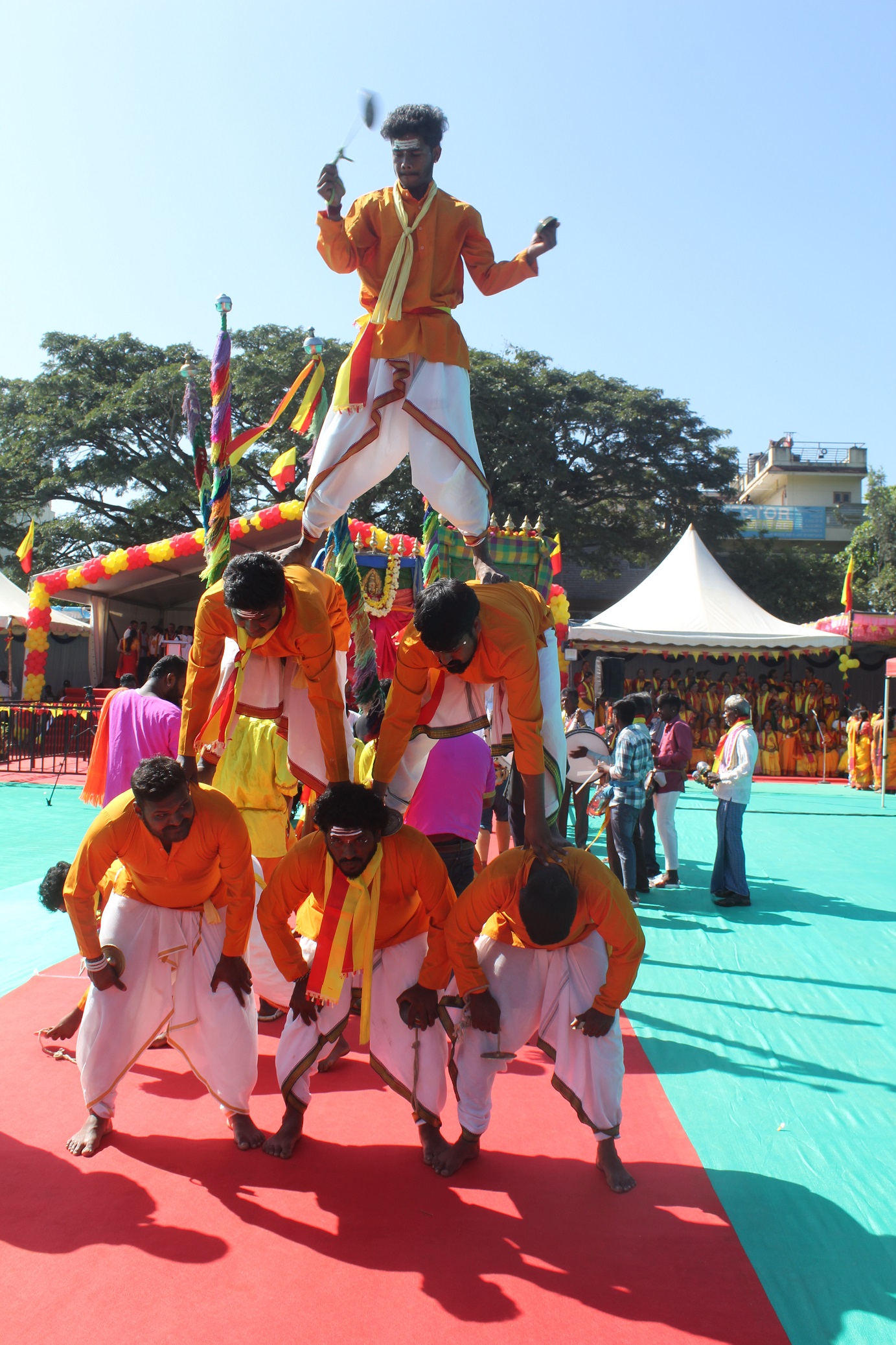 ಆಕರ್ಷಕ ಕಂಸಾಳೆ ನೃತ್ಯ