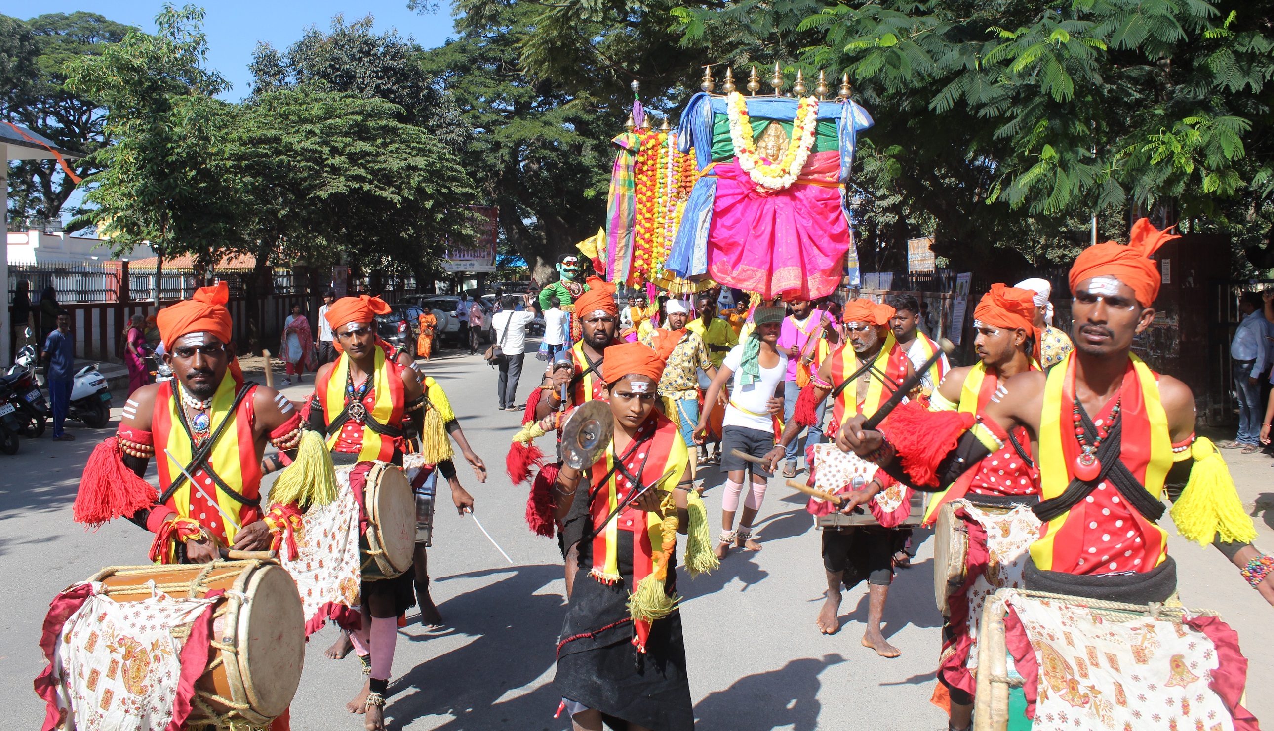 ಡೊಳ್ಳುಕುಣಿತ