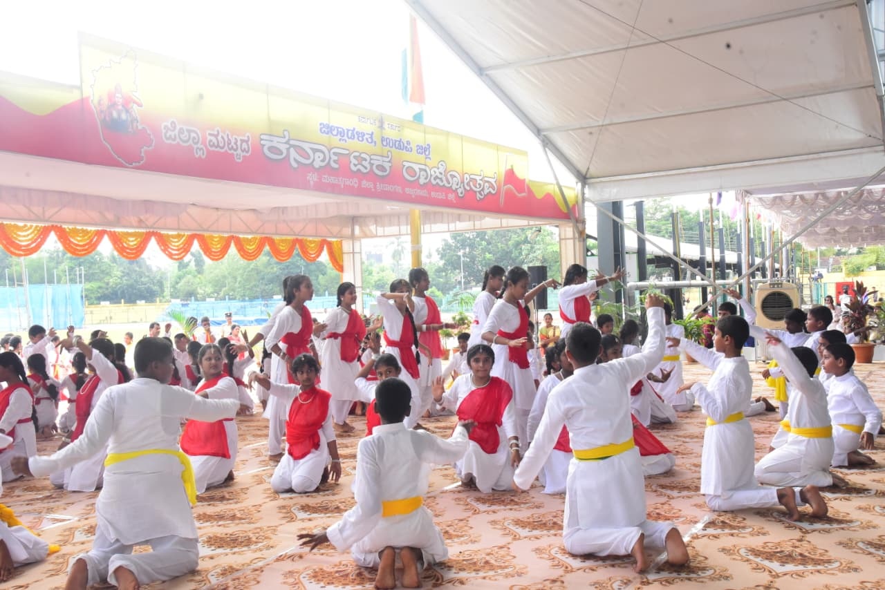 ವಿದ್ಯಾರ್ಥಿಗಳಿಂದ ಸಾಂಸ್ಕೃತಿಕ ಕಾರ್ಯಕ್ರಮ ಜರುಗಿತು