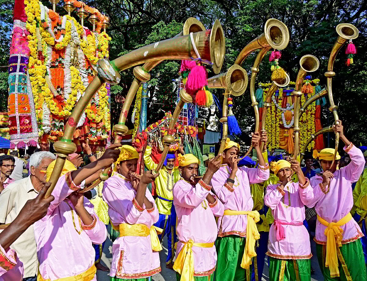 ಕರ್ನಾಟಕ ರಾಜ್ಯೋತ್ಸವ: ಬೆಂಗಳೂರು ನಗರದೆಲ್ಲೆಡೆ ಕಂಪು ಸೂಸಿದ ಕನ್ನಡ