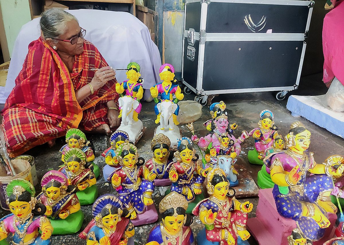 ಕಂಪ್ಲಿ: ಗೌರಿ ಹುಣ್ಣಿಮೆಗೆ ಹೆಂಗಳೆಯರ ಸಂಭ್ರಮ