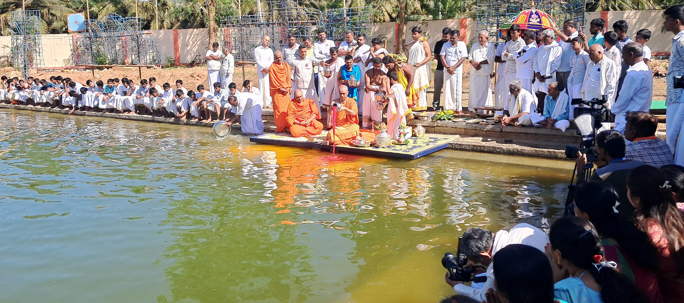 ಹಿರೀಸಾವೆ ಹೋಬಳಿಯ ಕಬ್ಬಳಿಯ ಬಸವೇಶ್ವರ ಸ್ವಾಮಿಯ ಜಾತ್ರೆ ಪ್ರಯುಕ್ತ ಆದಿಚುಂಚನಗಿರಿ ಮಠದ ನಿರ್ಮಲಾನಂದನಾಥ ಸ್ವಾಮೀಜಿ ಶನಿವಾರ ಗಂಗಾಪೂಜೆ ಪೂಜೆ ಮಾಡಿದರು. ಶಂಭುನಾಥಸ್ವಾಮೀಜಿ ಶಿವಪುತ್ರನಾಥಸ್ವಾಮೀಜಿ ಗ್ರಾಮದ ಮುಖಂಡರು ಪಾಲ್ಗೊಂಡಿದ್ದರು