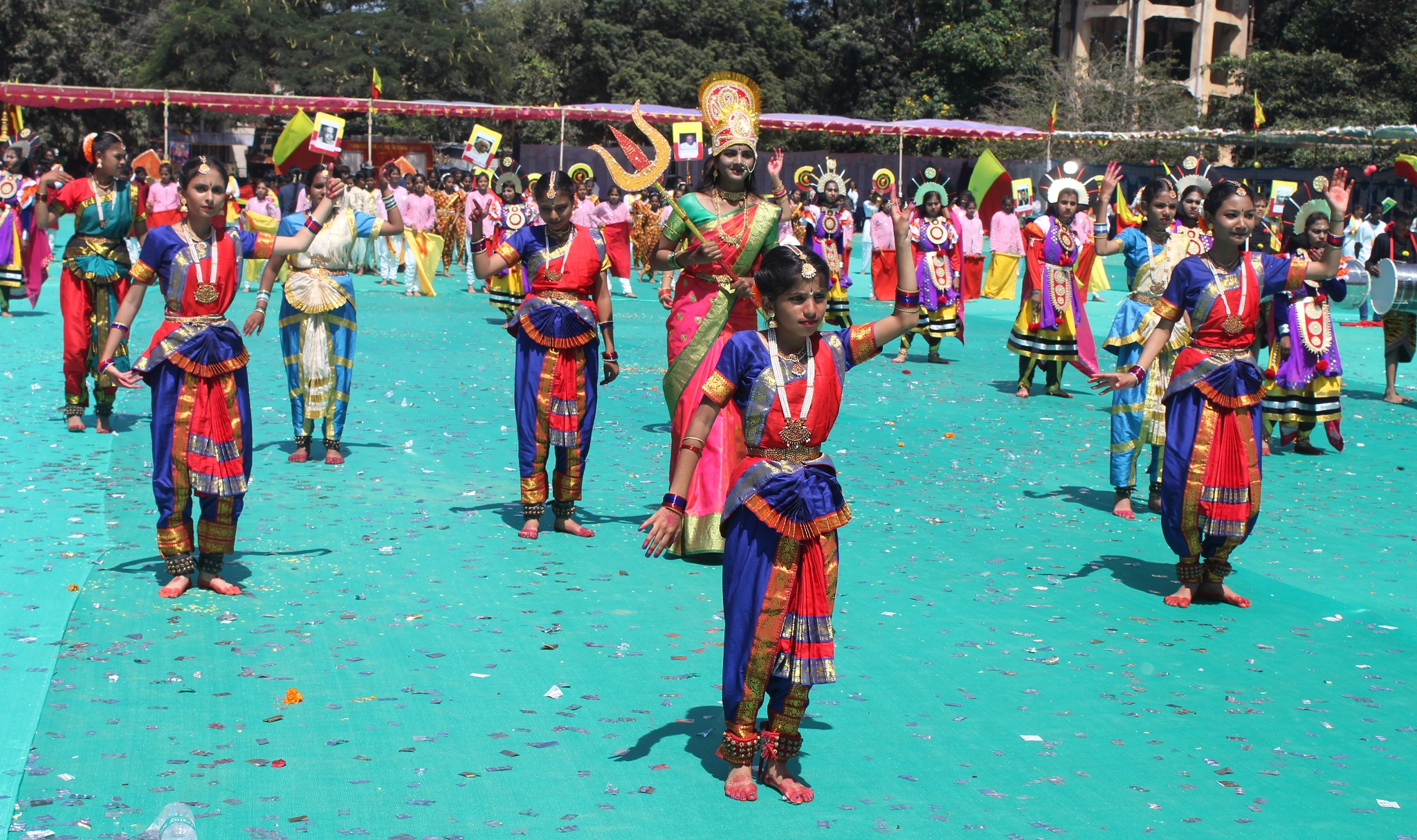 ವಿದ್ಯಾರ್ಥಿಗಳ ಭರತನಾಟ್ಯ ಪ್ರದರ್ಶನ