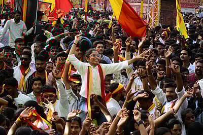 ಬೆಳಗಾವಿಯಲ್ಲಿ ಶನಿವಾರ ನಡೆದ ಕರ್ನಾಟಕ ರಾಜ್ಯೋತ್ಸವ ಮೆರವಣಿಗೆಯಲ್ಲಿ ಯುವತಿಯರು ಕುಣಿದು ಕುಪ್ಪಳಿಸಿದರು‍ಪ್ರ