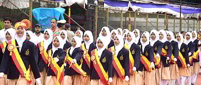 ಬೆಳಗಾವಿ ಜಿಲ್ಲಾ ಕ್ರೀಡಾಂಗಣದಲ್ಲಿ ಶನಿವಾರ ಆಚರಿಸಲಾದ ರಾಜ್ಯೋತ್ಸವ ಪರೇಡ್‌ನಲ್ಲಿ ಶಾಲಾ ಬಾಲಕಿಯರು ಶಿಸ್ತಿನ ನಡಿಗೆ 