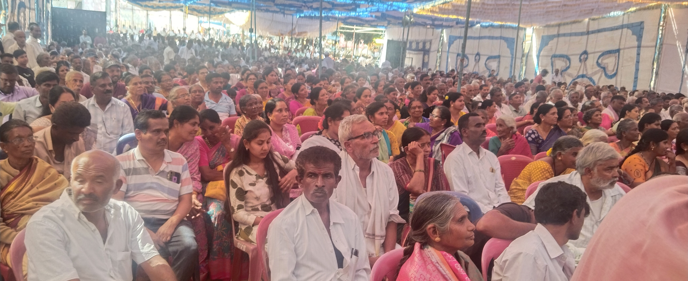 ನಾಟಕ ವೀಕ್ಷಿಸಿದ ಪ್ರೇಕ್ಷಕರು