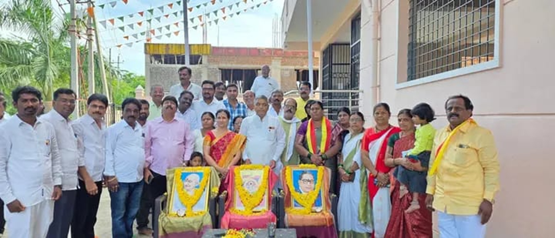 ಯಾದಗಿರಿ ನಗರದ ಬಿಜೆಪಿ ಜಿಲ್ಲಾ ಕಚೇರಿಯಲ್ಲಿ ಶನಿವಾರ ಕನ್ನಡ ರಾಜ್ಯೋತ್ಸವ ಆಚರಣೆಯಲ್ಲಿ ಪಾಲ್ಗೊಂಡಿದ್ದ ಮುಖಂಡರು