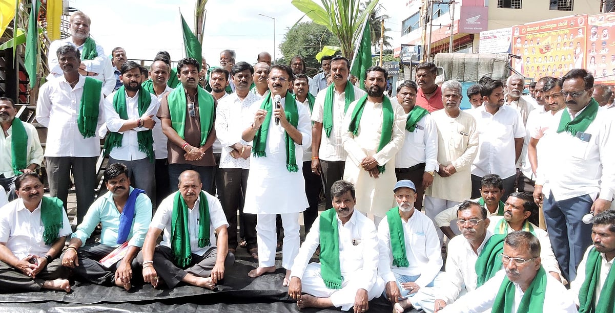 ಬೈಲಹೊಂಗಲ: ಪ್ರತಿ ಟನ್ ಕಬ್ಬಿಗೆ 3,500 ದರ ನಿಗದಿಗೆ ಆಗ್ರಹ