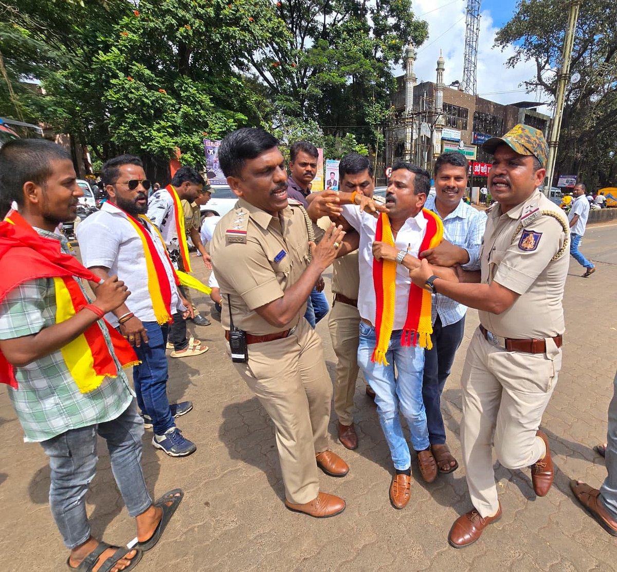 ಬೆಳಗಾವಿ | ಎಂಇಎಸ್‌ ವಿರುದ್ಧ ಪ್ರತಿಭಟನೆ: ಕನ್ನಡ ಹೋರಾಟಗಾರರು ಪೊಲೀಸರ ವಶಕ್ಕೆ