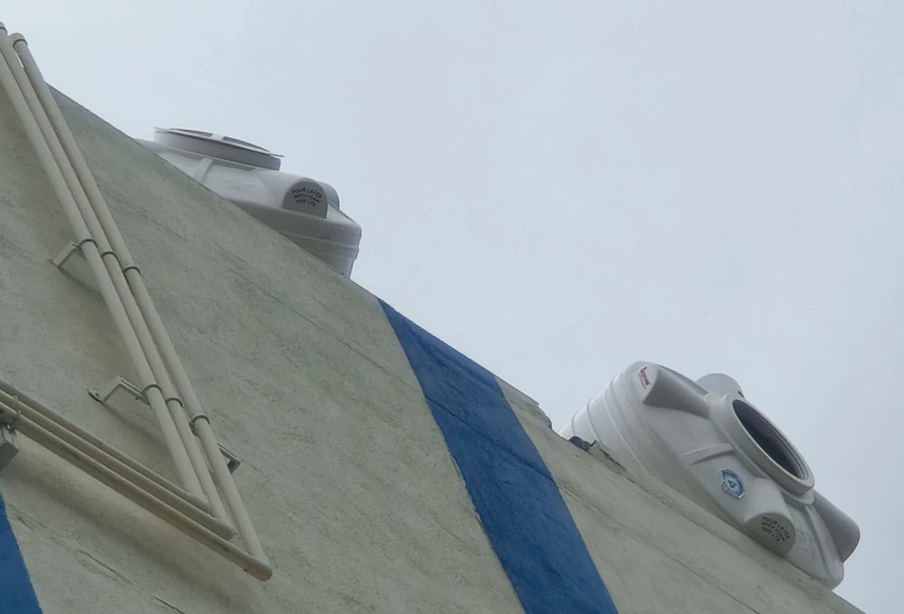 ತೆಕ್ಕಲಕೋಟೆ ಪಟ್ಟಣದ ಬಿಸಿಎಂ ಇಲಾಖೆಯ ಬಾಲಕಿಯರ ಮೆಟ್ರಿಕ್ ನಂತರದ ವಸತಿ ನಿಲಯದ ನೂತನ ಕಟ್ಟಡದ ನೀರಿನ ಟ್ಯಾಂಕಿಗಳು ಬೀಳುವ ಅಪಾಯ ಇದೆ