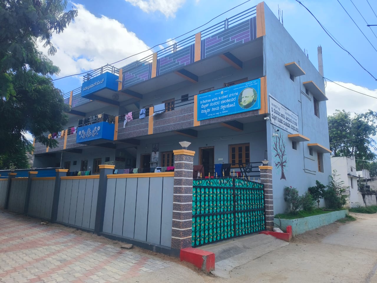 ತೆಕ್ಕಲಕೋಟೆ ಪಟ್ಟಣದ 1ನೇ ವಾರ್ಡಿನ ಗೊರವರ ಓಣಿಯಲ್ಲಿನ ಬಾಡಿಗೆ ನಿಲಯದಲ್ಲಿ ನಡೆಯುತ್ತಿರುವ ಬಿಸಿಎಂ ಇಲಾಖೆಯ ಬಾಲಕಿಯರ ಮೆಟ್ರಿಕ್ ನಂತರದ ವಸತಿ ನಿಲಯ