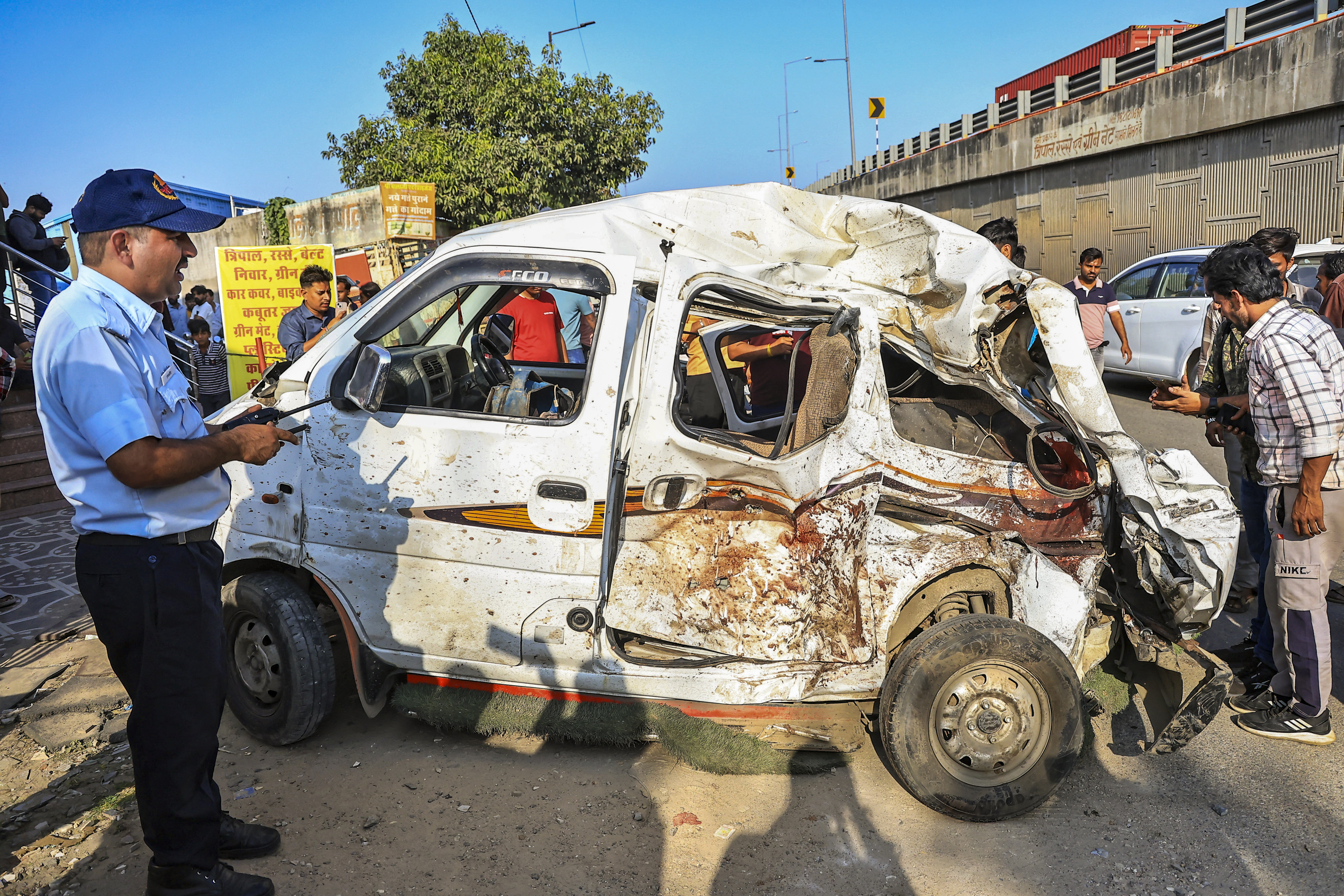 ಅಪಘಾತದಲ್ಲಿ ಕಾರು ನಜ್ಜುಗುಜ್ಜಾಗಿರುವುದು