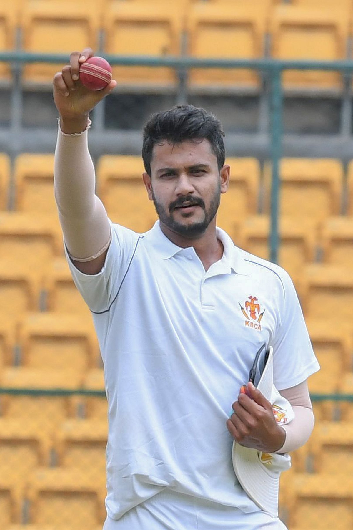 ಪ್ರಥಮ ದರ್ಜೆ ಕ್ರಿಕೆಟ್‌ನಲ್ಲಿ 100 ವಿಕೆಟ್ ಗಳಿಸಿದ ವಾಸುಕಿ ಕೌಶಿಕ್