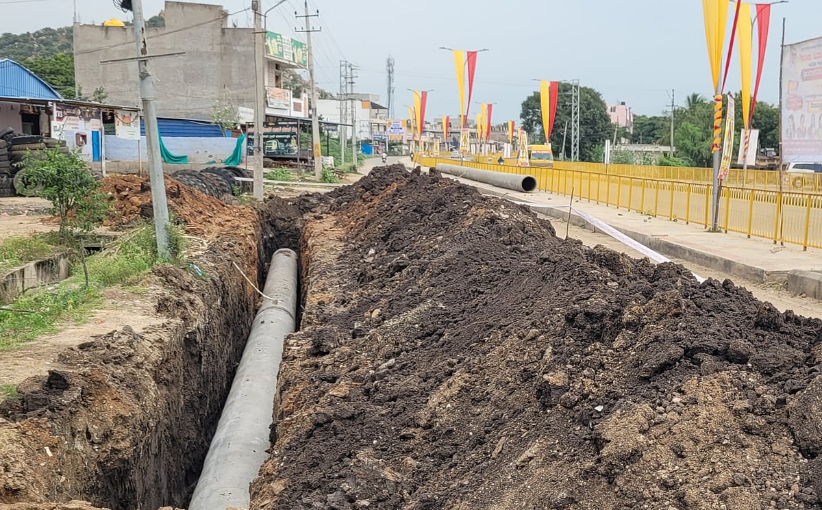 ಕುಡಿಯುವ ನೀರಿನ ಪೈಪ್‌ಲೈನ್ ಕಾಮಗಾರಿ ಮಂದಗತಿ: ಜನರಿಗೆ ತಪ್ಪದ ಕಿರಿಕಿರಿ