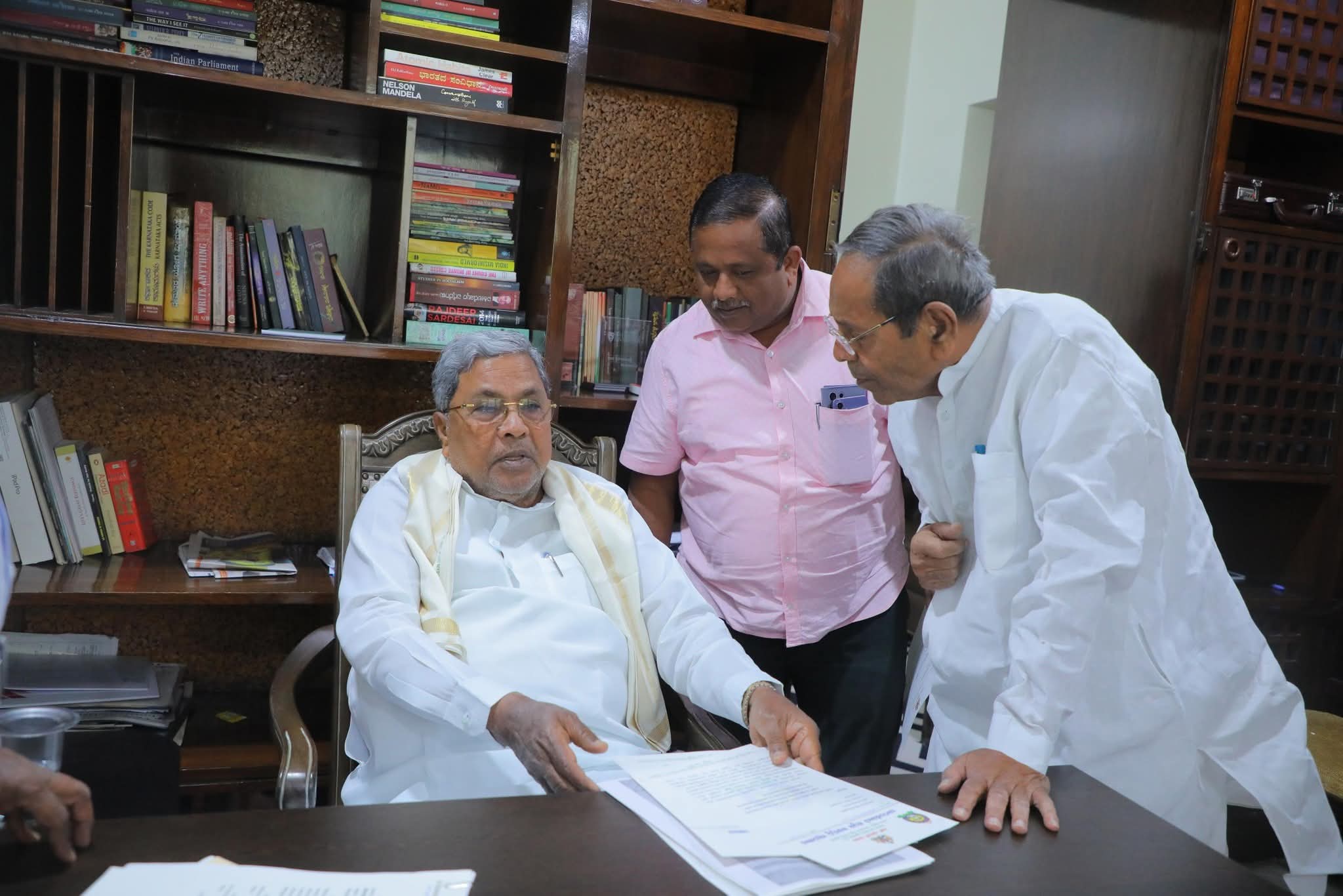 ಬಾಗಲಕೋಟೆ ವಿಧಾನಸಭಾ ಕ್ಷೇತ್ರದ ಅಭಿವೃದ್ಧಿ ಕುರಿತು ಮುಖ್ಯಮಂತ್ರಿ ಸಿದ್ದರಾಮಯ್ಯ ಅವರೊಂದಿಗೆ ಎಚ್‌.ವೈ. ಮೇಟಿ ಚರ್ಚೆ (ಸಂಗ್ರಹ ಚಿತ್ರ)