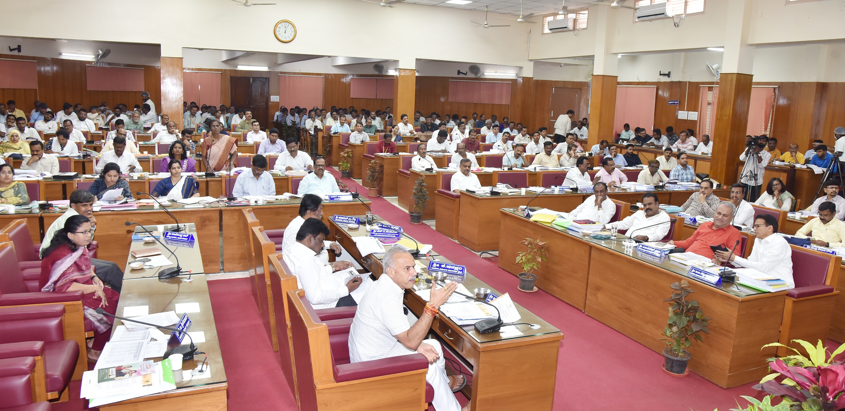 ಸಭೆಯಲ್ಲಿ ಶಾಸಕರು ಅಧಿಕಾರಿಗಳು ಭಾಗವಹಿಸಿದ್ದರು