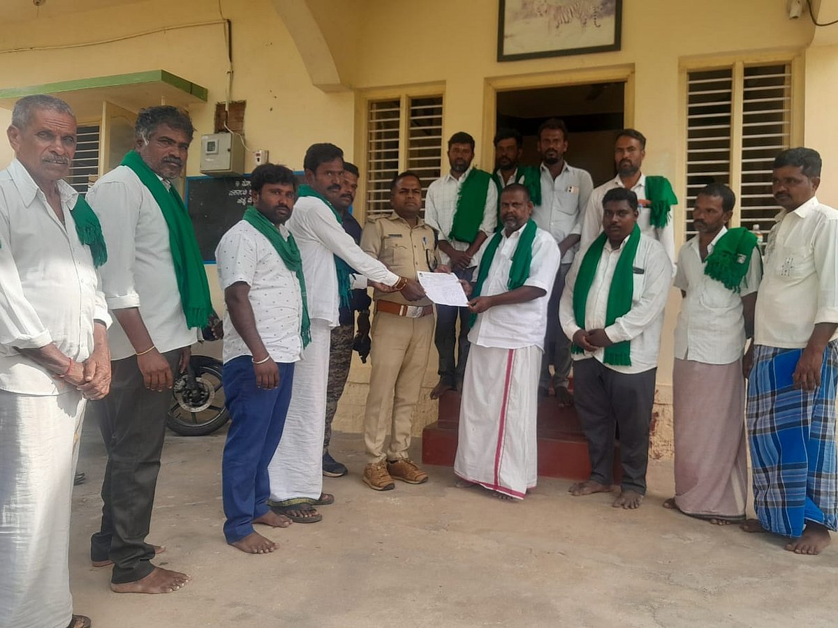 ಚಾಮರಾಜನಗರ: ಕಾಡು ಪ್ರಾಣಿ ಹಾವಳಿ ತಡೆಗೆ ಒತ್ತಾಯಿಸಿ ಪ್ರತಿಭಟನೆ