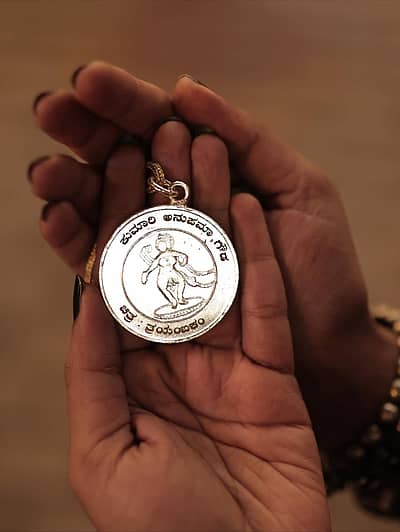 ದಯಾಳ್ ಪದ್ಮನಾಭನ್ ನಿರ್ದೇಶನದ ‘ತ್ರಯಂಬಕಂ’ ಚಿತ್ರದ ನಮನ ಪಾತ್ರಕ್ಕಾಗಿ ಅನುಪಮಾ ಗೌಡ ಅವರಿಗೆ ಒಲಿದ ರಾಜ್ಯ ಚಲನಚಿತ್ರ ಪ್ರಶಸ್ತಿ.