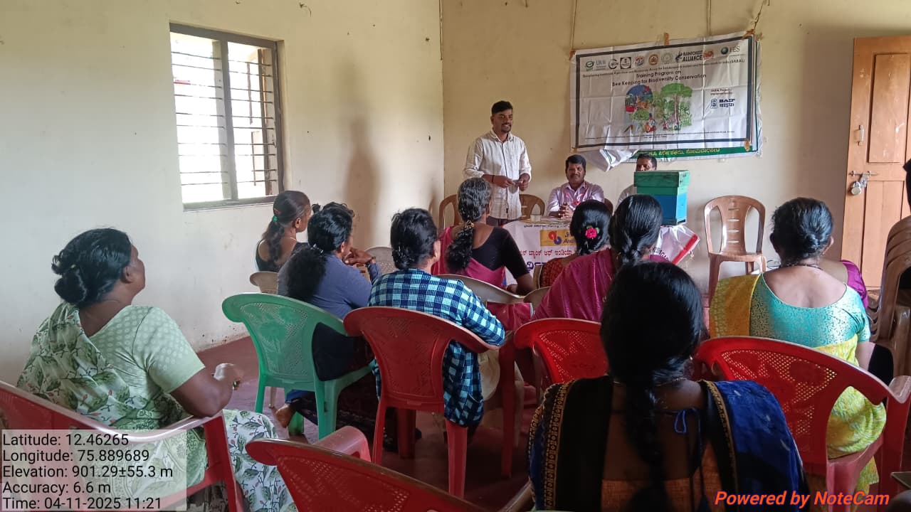 ಸುಂಟಿಕೊಪ್ಪ ಸಮೀಪದ ಹೇರೂರು ಹಾಡಿಯಲ್ಲಿ ಬ್ಯಾಂಕಿನ ಯೋಜನೆ ಬಗ್ಗೆ ಮಾಹಿತಿ ಕಾರ್ಯಕ್ರಮ ನಡೆಯಿತು‌.