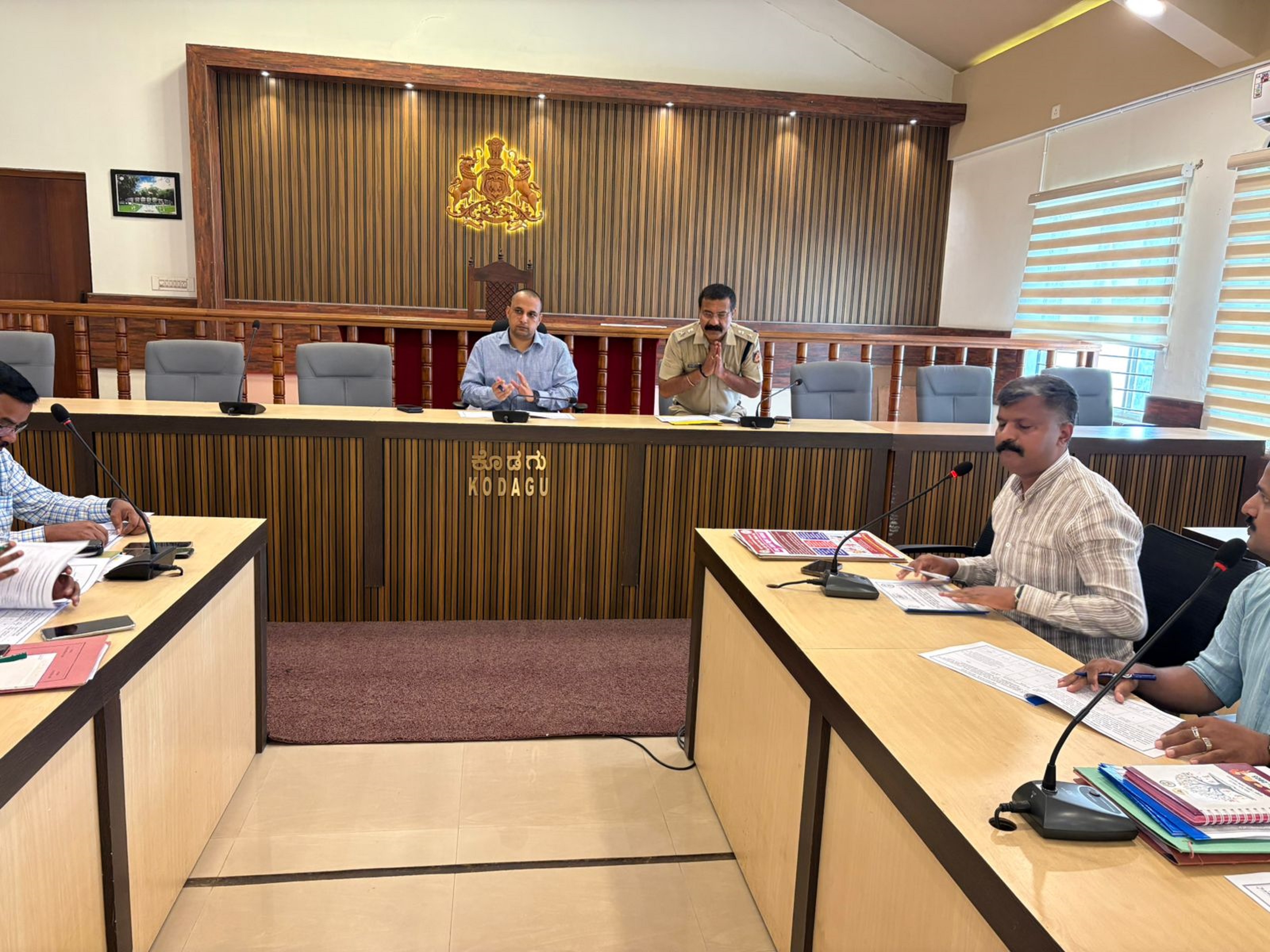 ಮಡಿಕೇರಿಯಲ್ಲಿ ಜಿಲ್ಲಾಧಿಕಾರಿ ವೆಂಕಟ್‌ರಾಜಾ ಅವರು ಮಂಗಳವಾರ ಜಿಲ್ಲಾ ಮಕ್ಕಳ ಕಲ್ಯಾಣ ಹಾಗೂ ರಕ್ಷಣಾ ಸಮಿತಿಯ ತ್ರೈಮಾಸಿಕ ಪ್ರಗತಿ ಪರಿಶೀಲನಾ ಸಭೆ ನಡೆಸಿದರು