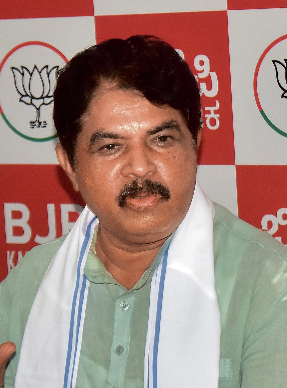 ಟೆಕ್‌ ಸಮ್ಮಿಟ್‌ಗೂ ಮುನ್ನ ಗುಂಡಿ ಸರಿಪಡಿಸಿ, ಕಸ ಎತ್ತಿ: ಆರ್‌.ಅಶೋಕ