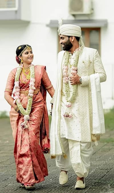 ಇನ್ನು, ಗಾಯಕಿ ಐಶ್ವರ್ಯಾ ರಂಗರಾಜನ್ ಅವರು ಸಾಮಾಜಿಕ ಮಧ್ಯಮದಲ್ಲಿ ಮದುವೆಯಾದ ಫೋಟೊಗಳನ್ನು ಹಂಚಿಕೊಂಡಿದ್ದಾರೆ. ಅದರ ಜೊತೆಗೆ 'ನಾನು ನನ್ನ ಆತ್ಮೀಯ ಸ್ನೇಹಿತನನ್ನು ಮದುವೆಯಾದೆ’ ಎಂದು ಅಡಿಬರಹ ಹಾಕಿದ್ದಾರೆ.