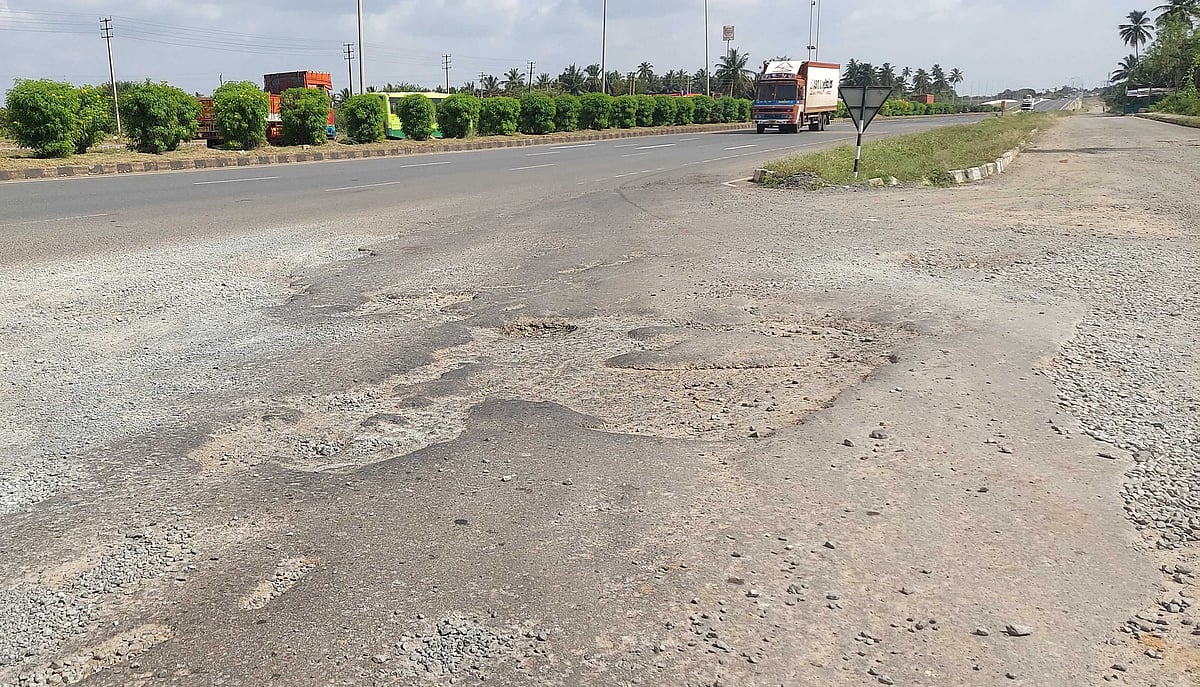 ಶಿಗ್ಗಾವಿ | ಹದಗೆಟ್ಟ ರಸ್ತೆ: ಸಂಚಾರ ಸಂಕಟ