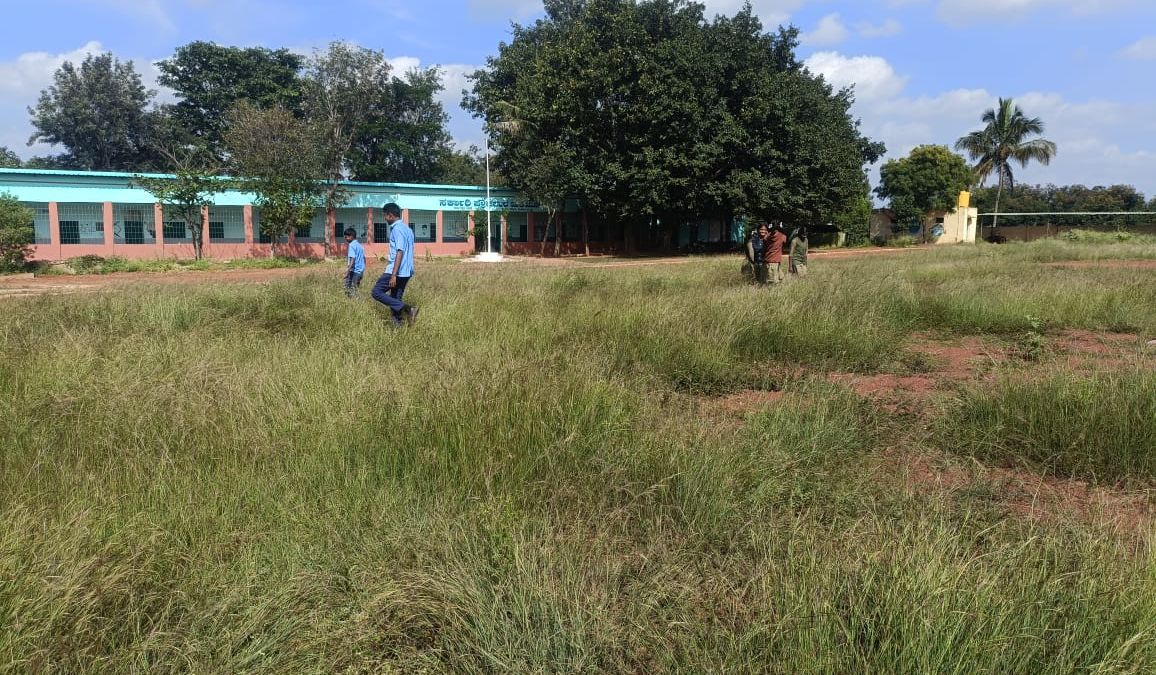 ಯಲಿಯೂರು ಸರ್ಕಾರಿ ಫ್ರೌಢ ಶಾಲೆಯ ಮೈದಾನದ ಸ್ಥಿತಿ