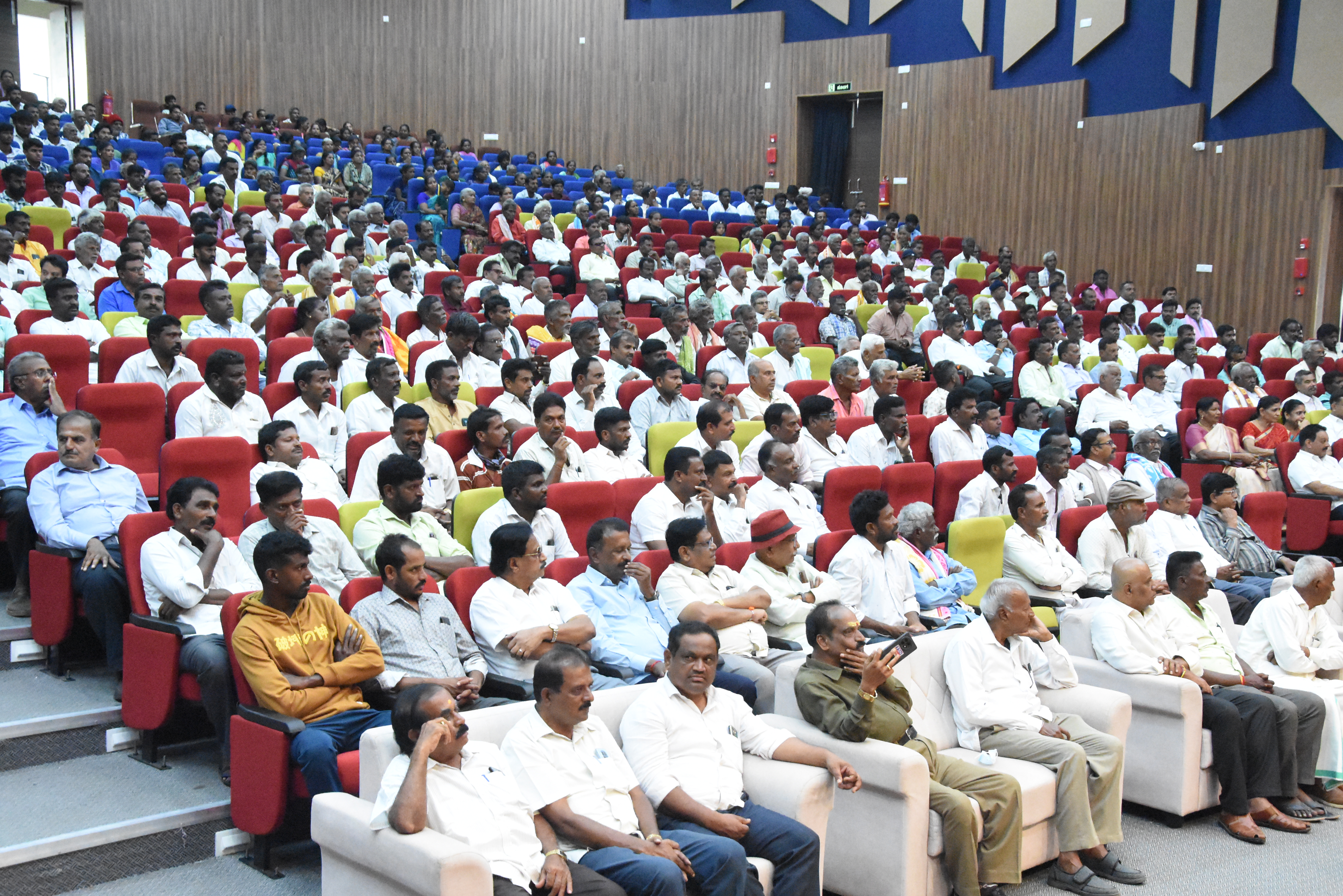 ಕಾರ್ಯಕ್ರಮದಲ್ಲಿ ಪಾಲ್ಗೊಂಡಿದ್ದ ಜನರು